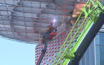 速差防墜器參與銀川綠地中心北塔亮燈調(diào)試工作