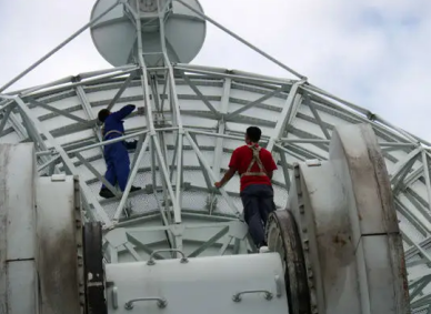 速差防墜器和安全帶共同保護雷達檢修員人身安全